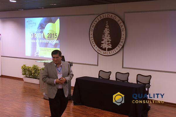 Ponencia académica en Universidad ESAN sobre ISO 9001